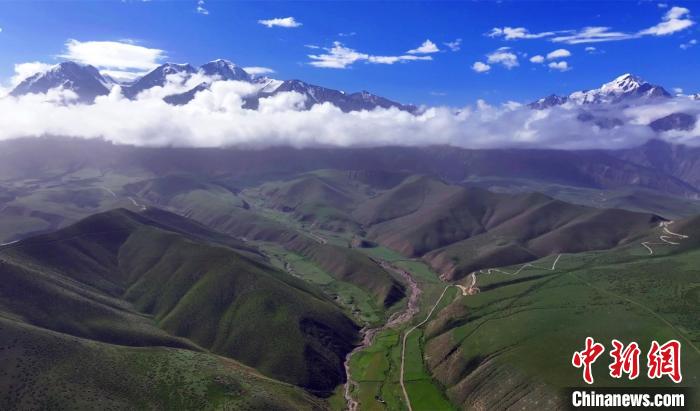 焦点平台官方：新疆昆仑山大峡谷景色壮观