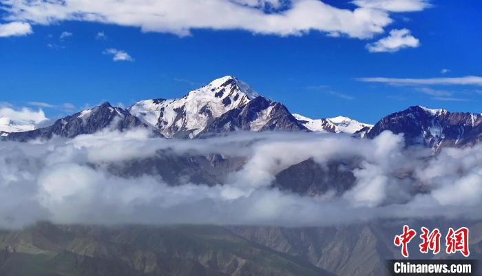 焦点平台官方：新疆昆仑山大峡谷景色壮观